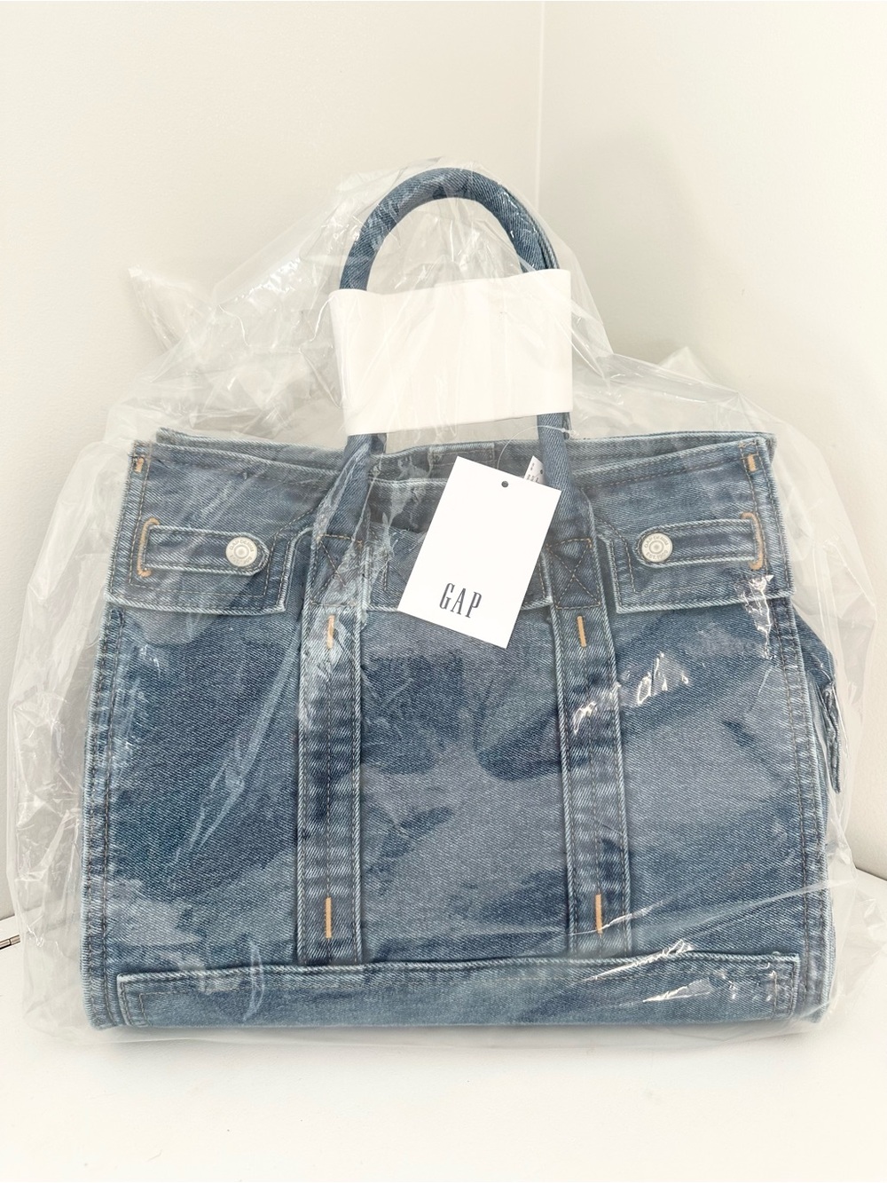 NWT GAP Denim Five Pocket Tote Bag Medium Wash Standard Size SOLD OUT ONLINE